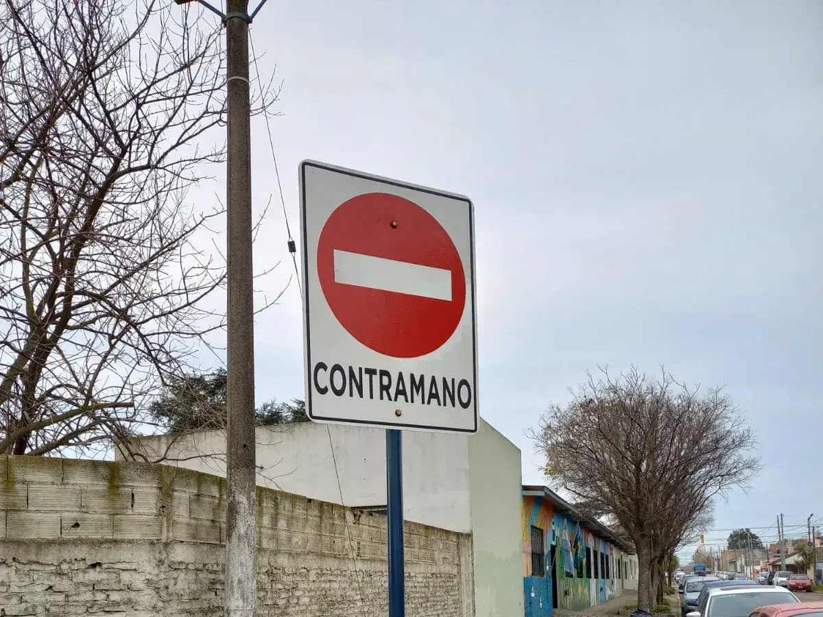 Cambiarán el sentido de circulación en tres calles del barrio El Bosque