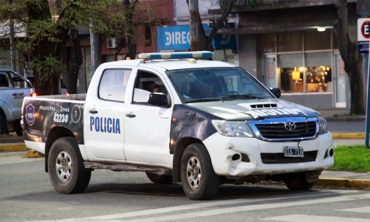 A punta de pistola, asaltaron a empleadas de una frutería