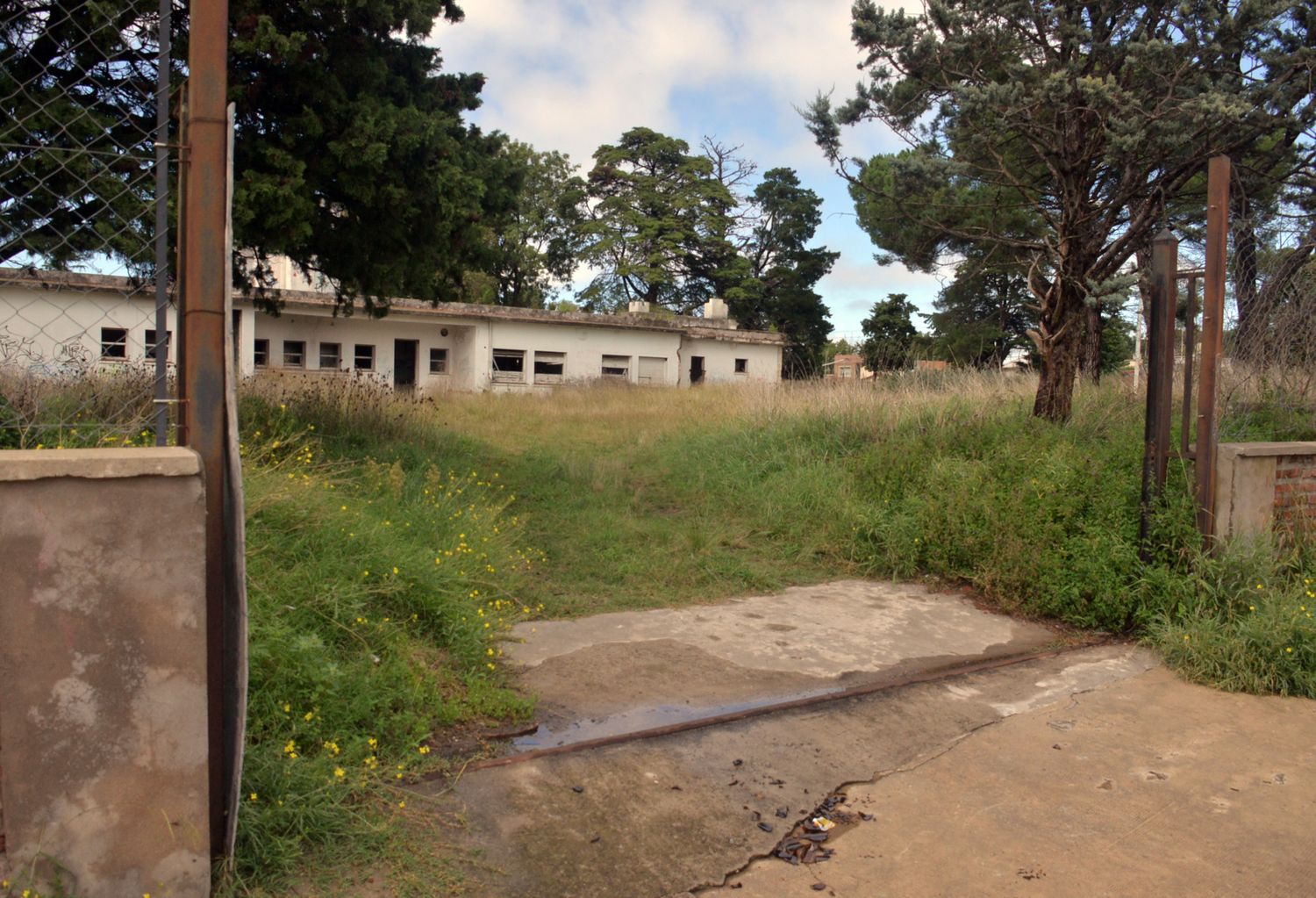 El exPoliclínico Ferroviario, abandonado hace 25 años, siguen sin una solución de fondo.