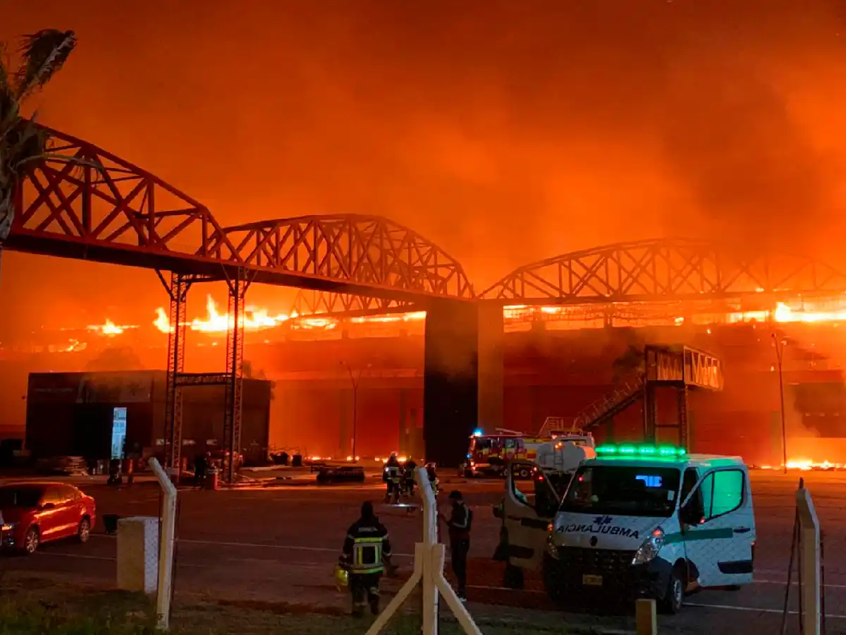 Feroz incendio arrasó con el Autódromo de Termas de Río Hondo