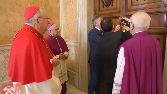 El Camarlengo selló las habitaciones pontificias