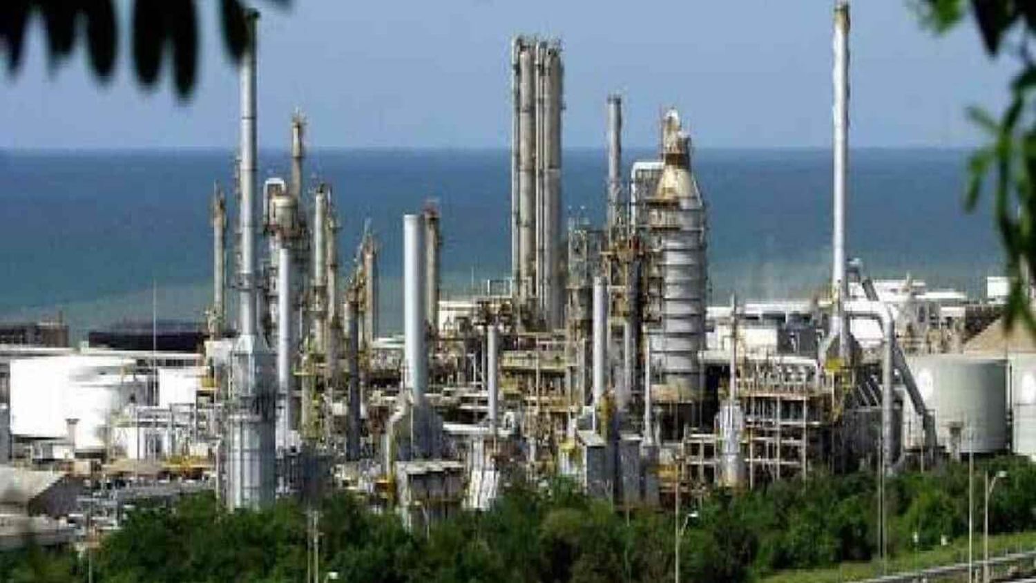 ¿Por qué EL PALITO no satisface la demanda de gasolina de Venezuela?