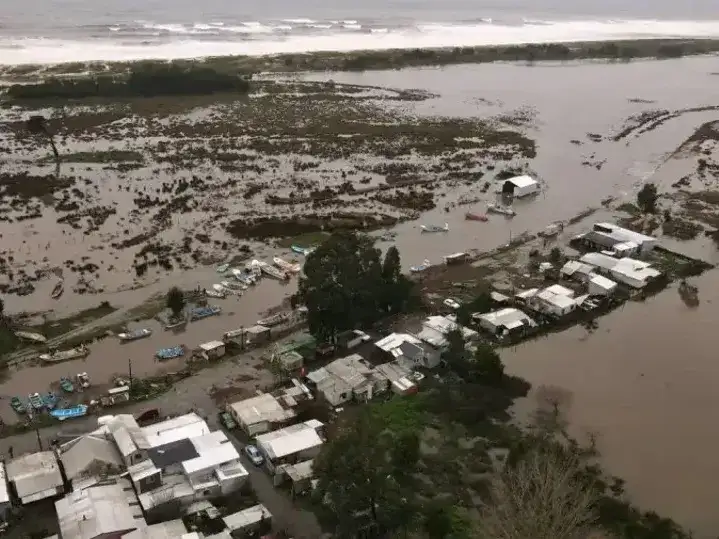 Subió a 13 el número de muertos por el temporal que azota a Chile