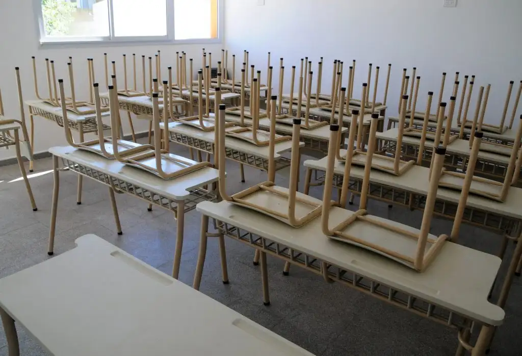 Más de mil padres pidieron al Concejo por la vuelta a las clases presenciales