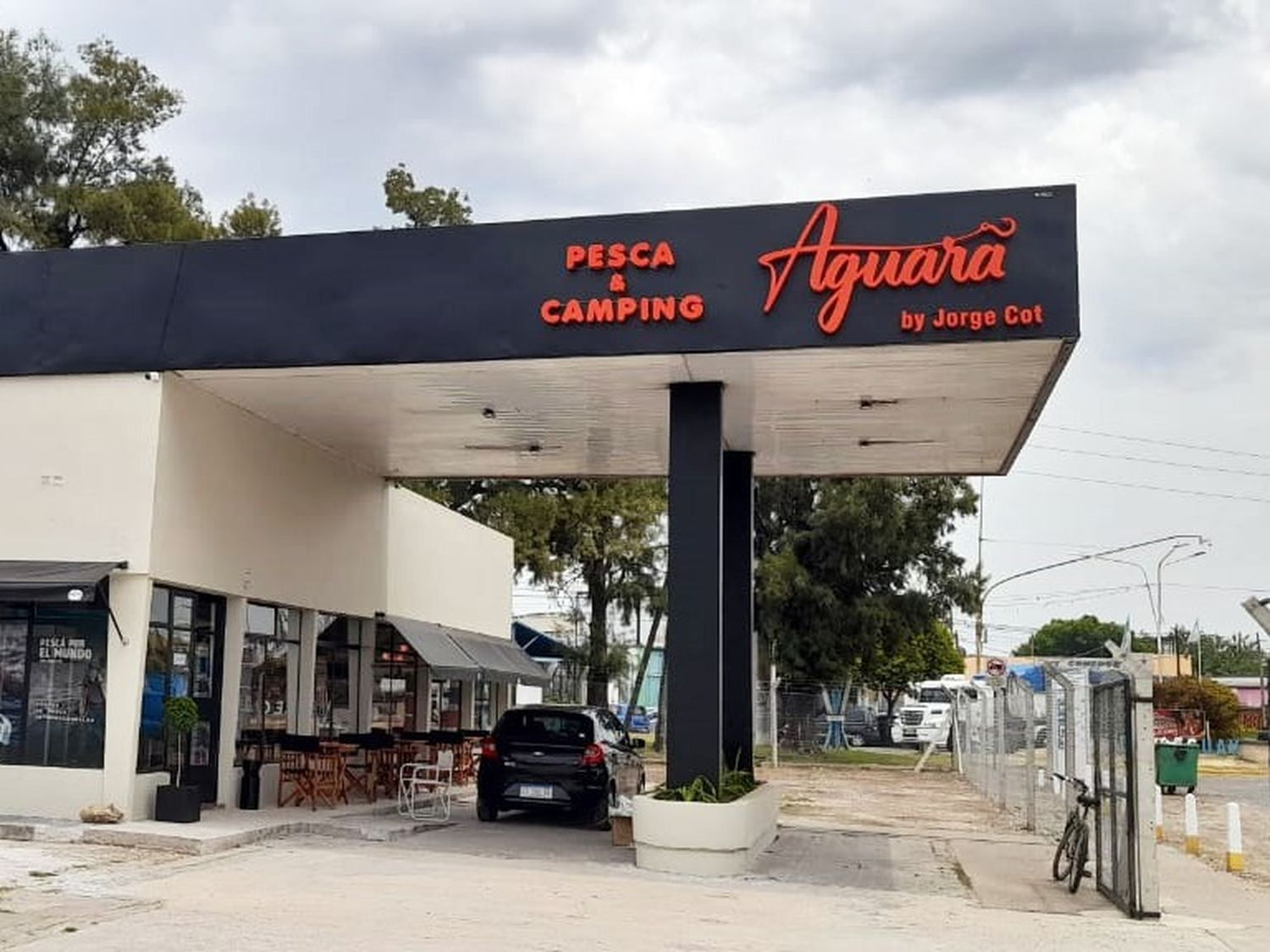 El comercio se encuentra en la ex estación de servicio de Cinco Esquinas.