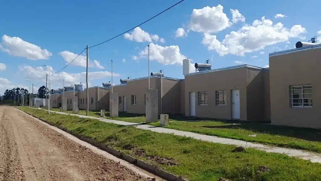 Hoy se entregan las 100 viviendas con la presencia del gobernador Rogelio Frigerio