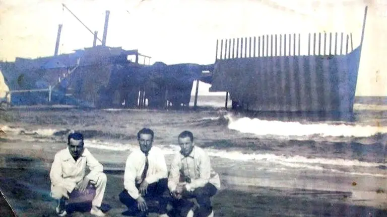 El “Monte Pasubio”. Encalló en la costa quequenense el 1º de abril de 1924
