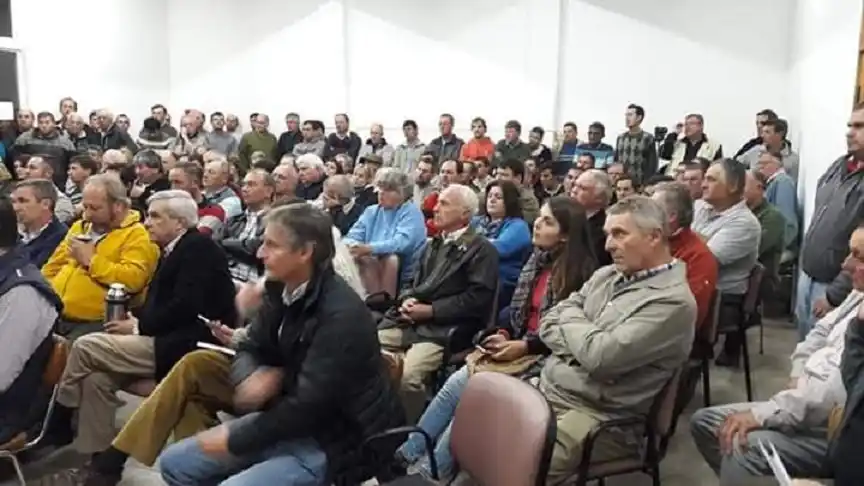 Los productores decidieron en la asamblea realizada en Crespo, movilizarse a Paraná