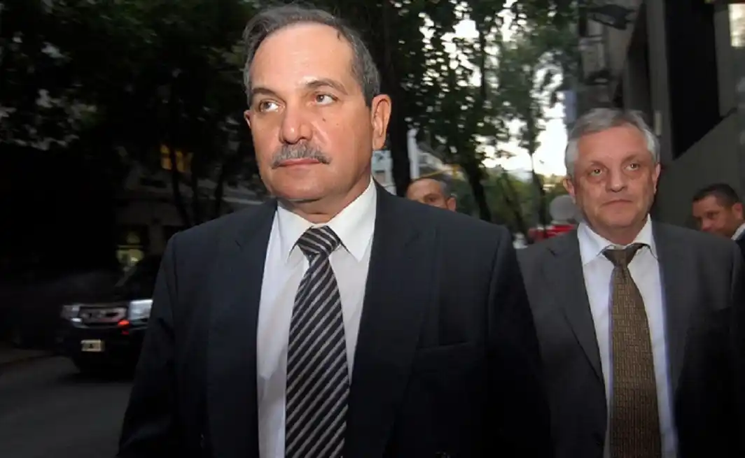 Alperovich pidió licencia en el Senado luego de ser acusado por violación