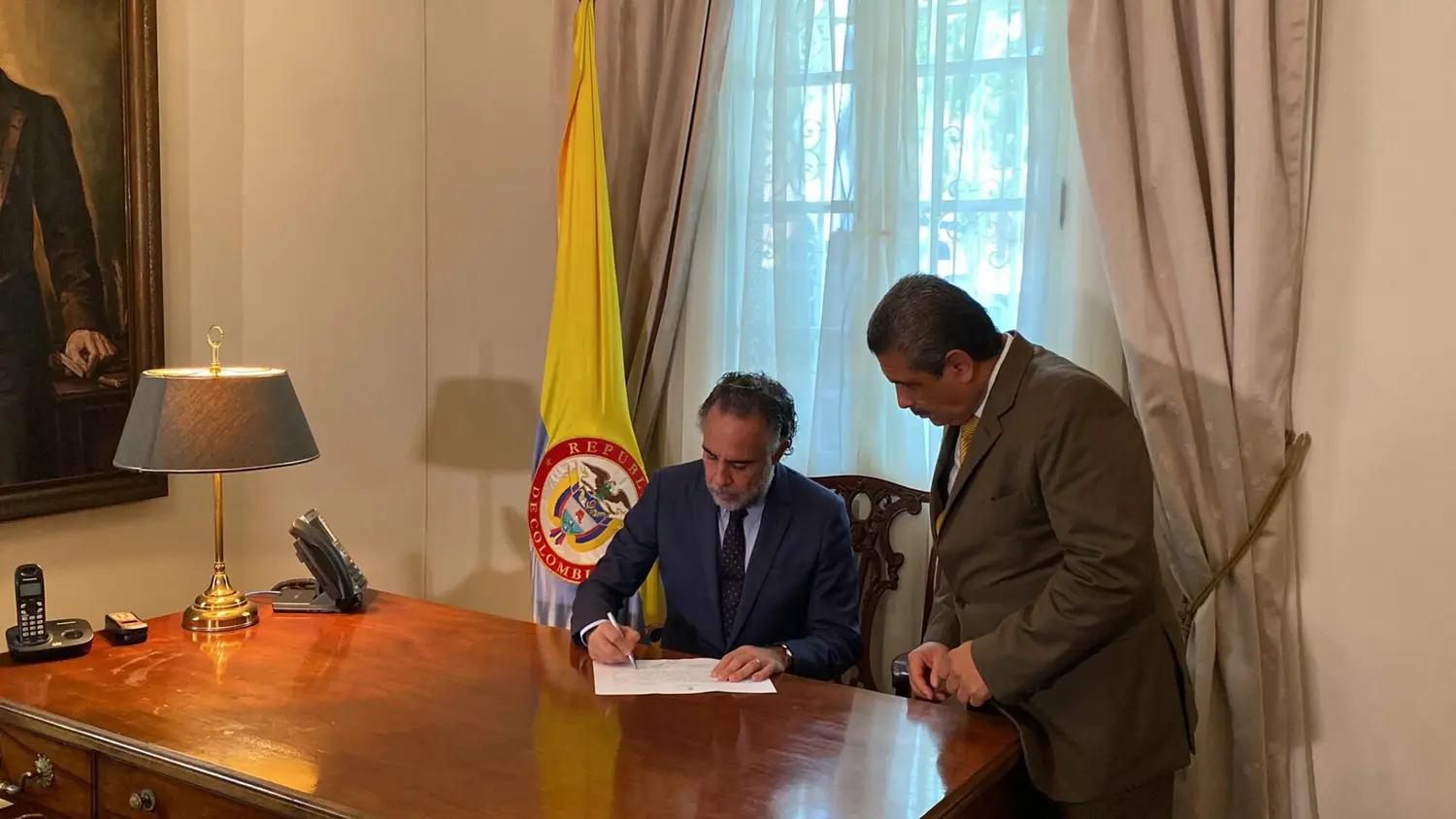 Investigaciones en contra del embajador Benedetti pasan a la orden de la Fiscalía