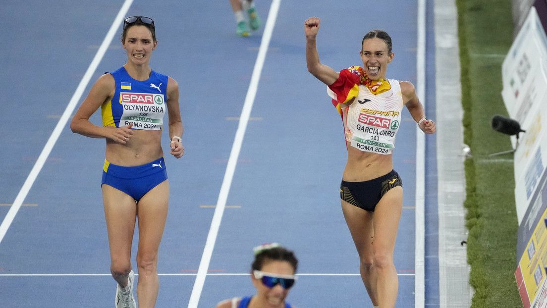 Lyudmila Olyanovska adelanta a Laura García-Caro en la carrera de marcha atlética en el Campeonato Europeo de Atletismo.