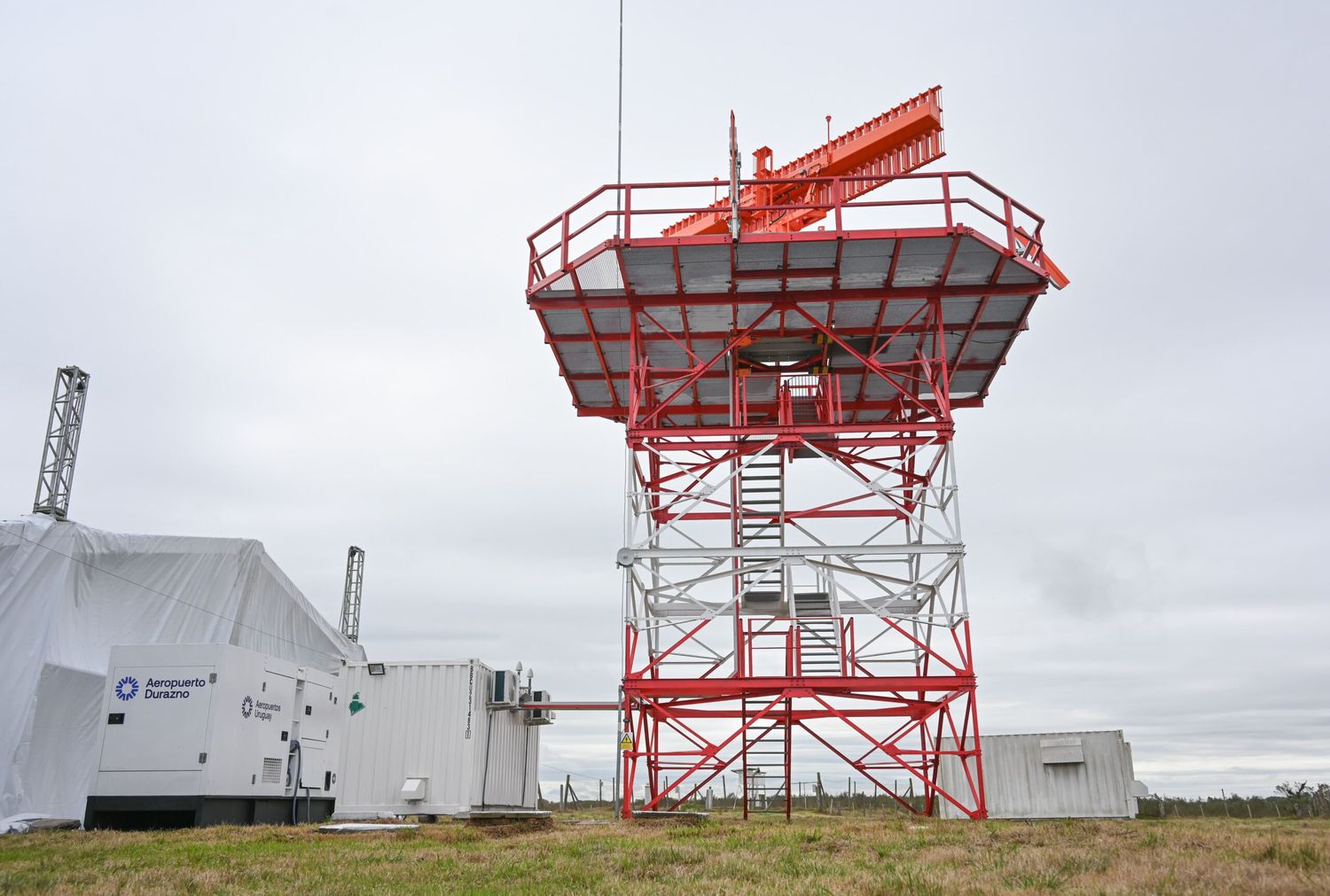 Aeropuertos Uruguay presentó su nuevo radar en el aeropuerto de Durazno