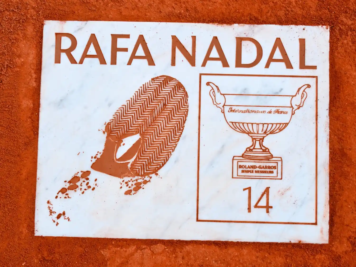 Rafa Nadal inmortalizado en una placa en la Philippe Chatrier