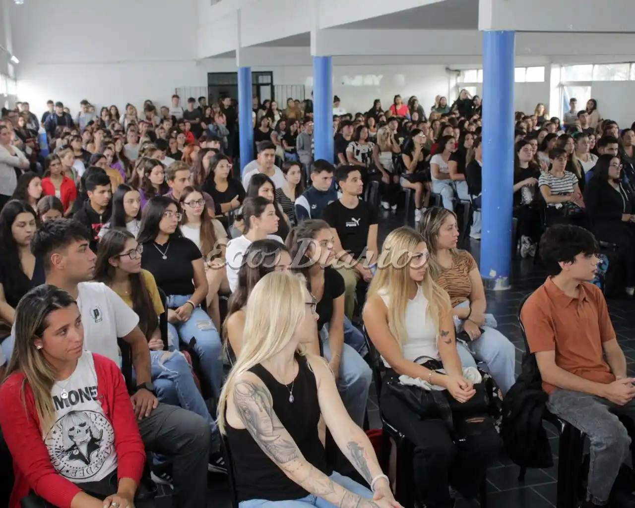 Salón colmado. Hubo cientos de asistentes a la charla previa del ciclo lectivo