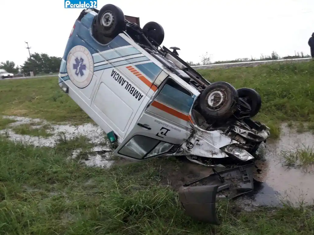 La ministra de Salud asistió a los ocupantes de la ambulancia que volcó durante el temporal en la Ruta provincial Nº 11