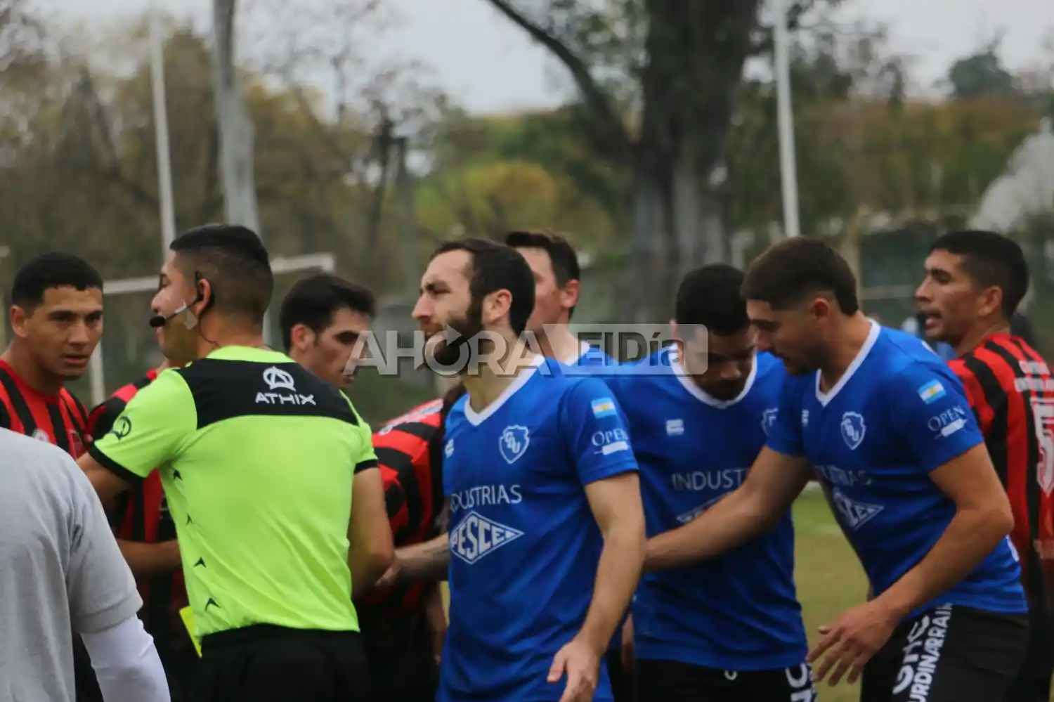 El fútbol de Gualeguaychú, en crisis: se discute y se pega mucho, pero se juega poco