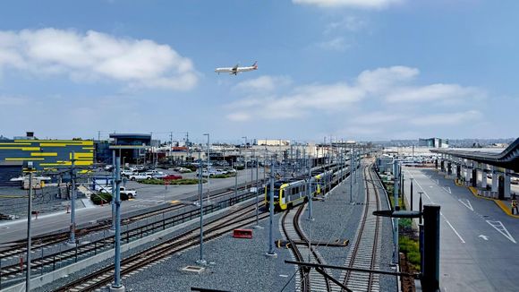 LAX ya tiene estación de metro: así funciona la nueva conexión con el aeropuerto de Los Ángeles