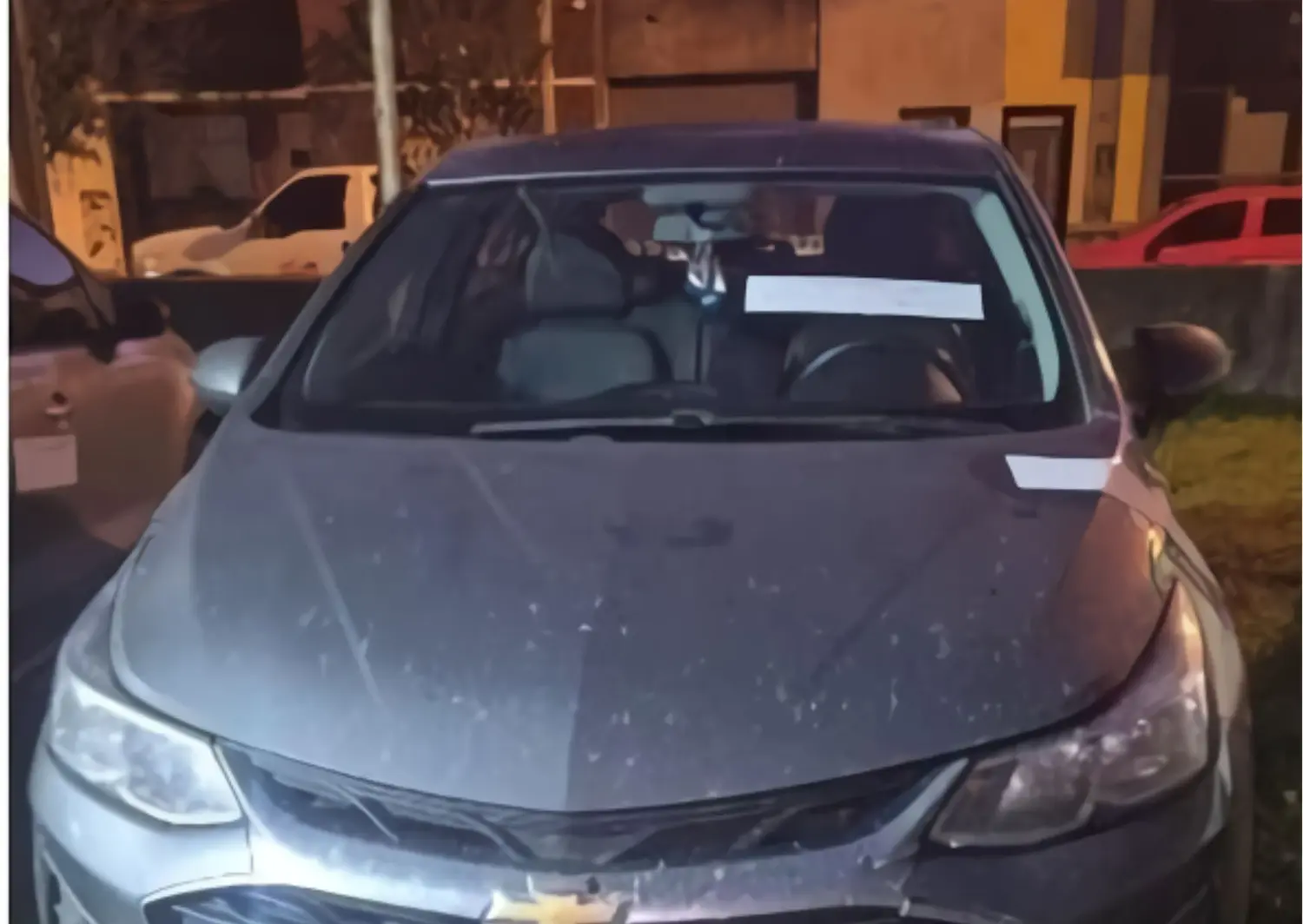 El Chevrolet Cruze secuestrado fue trasladado a depósito municipal.