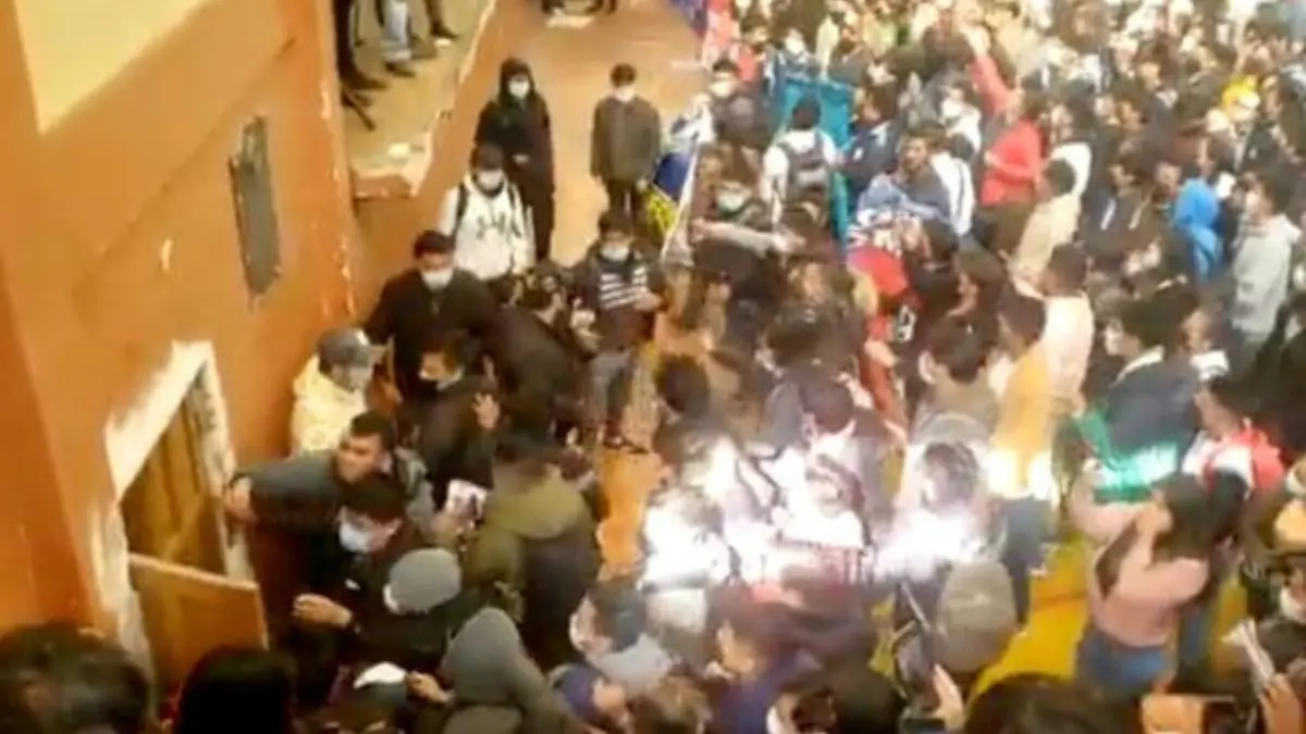 ¡TERRIBLE! Con cuatro muertos y 70 heridos termina asamblea de estudiantes en Bolivia