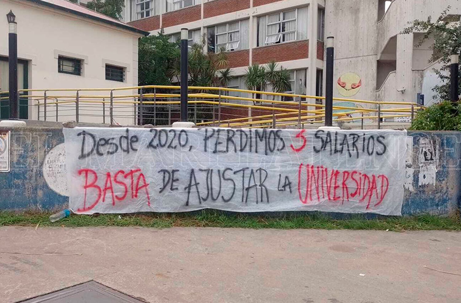 Comenzó el paro de docentes universitarios en reclamo de mejoras salariales