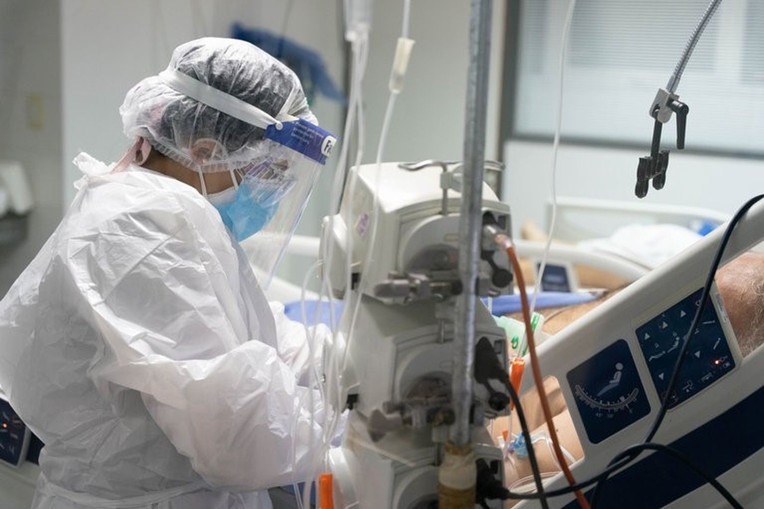 Argentina pasó del elogio a contar con la tasa de positivos más alta del mundo