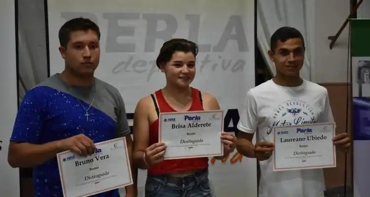 Distinguen a los mejores del año en la Perla Deportiva