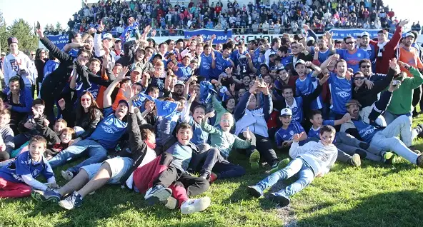 Fútbol: Deportivo Urdinarrain goleó en el clásico y volvió a gritar campeón