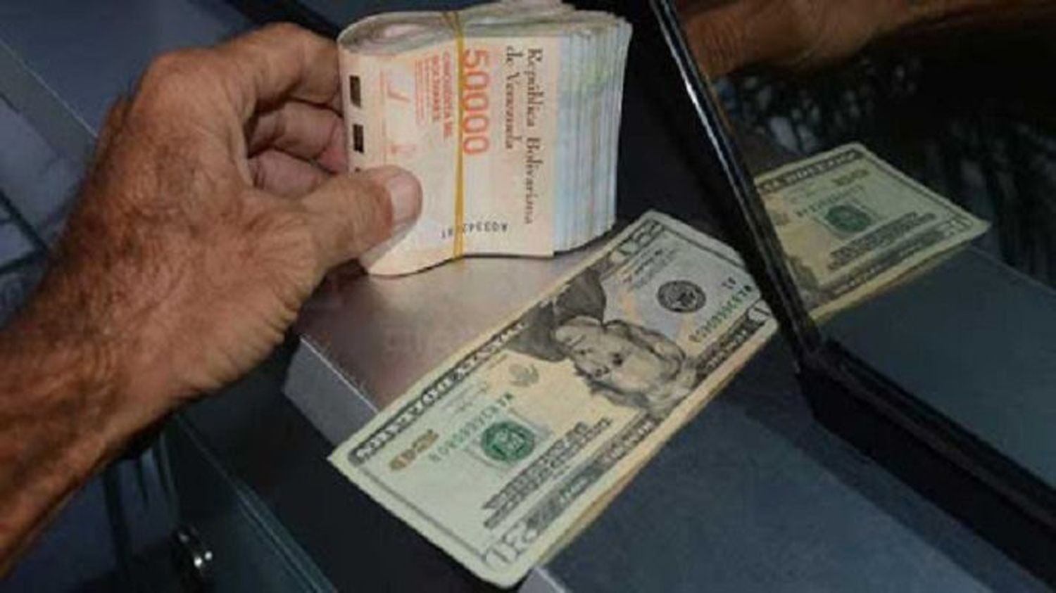 El régimen no oficializará la dolarización: propuesta del BCV es para facilitar operaciones bancarias