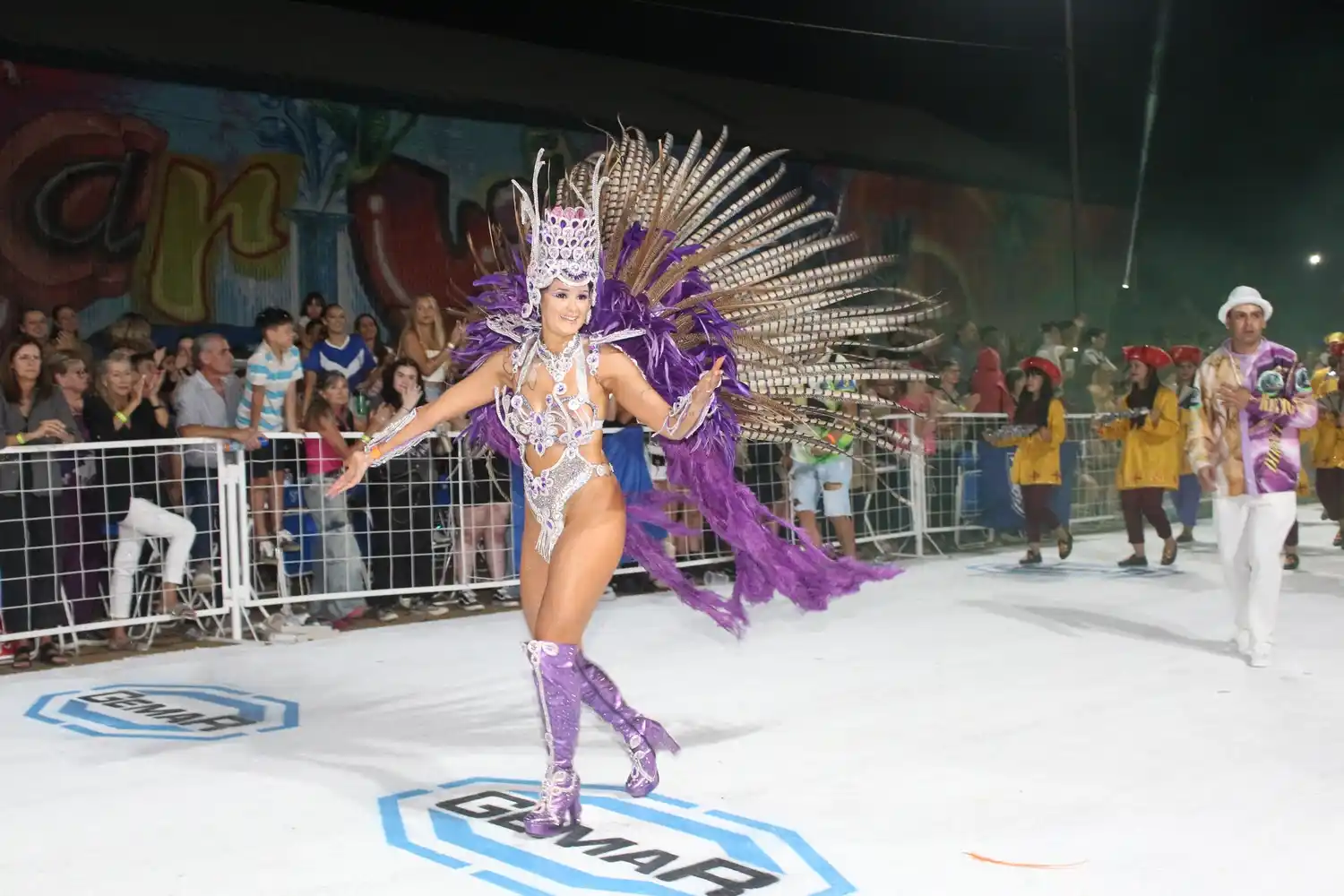 Chajarí se prepara para una noche llena de brillo y tradición con la presentación de las comparsas 2025