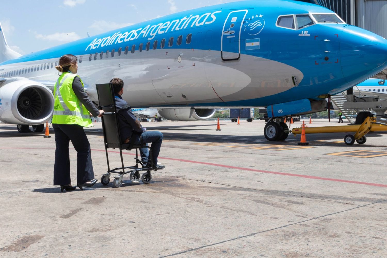 Aerolíneas Argentinas adquirió 44 sillas de ruedas especiales