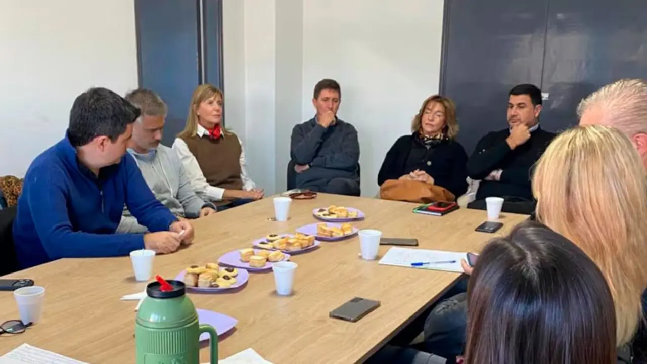 El PJ santafesino ensaya una unidad que todavía parece maquillaje político