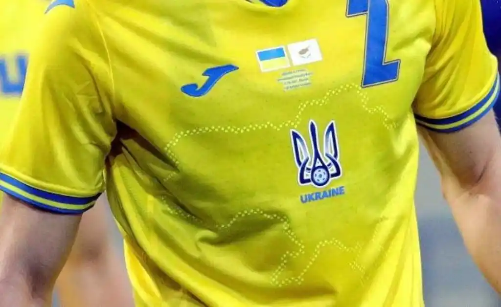 La UEFA ordena a la selección de Ucrania quitar el lema político de su uniforme