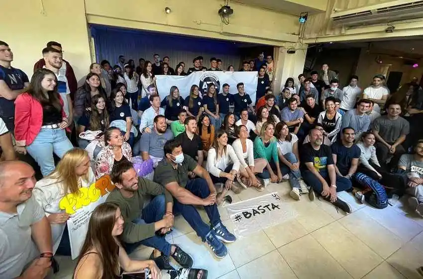 Anita Martínez y Carolina Losada encabezaron un encuentro con jóvenes de Rosario