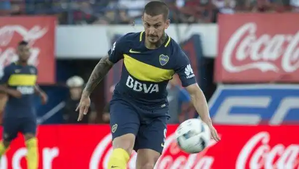 Benedetto sufrió una distensión, pero sueña con el Superclásico