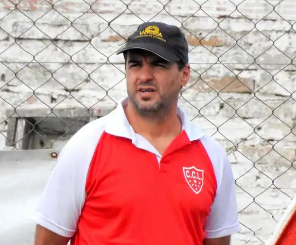 Conmoción en Larroque por la muerte de Marcos Viale, DT de Central