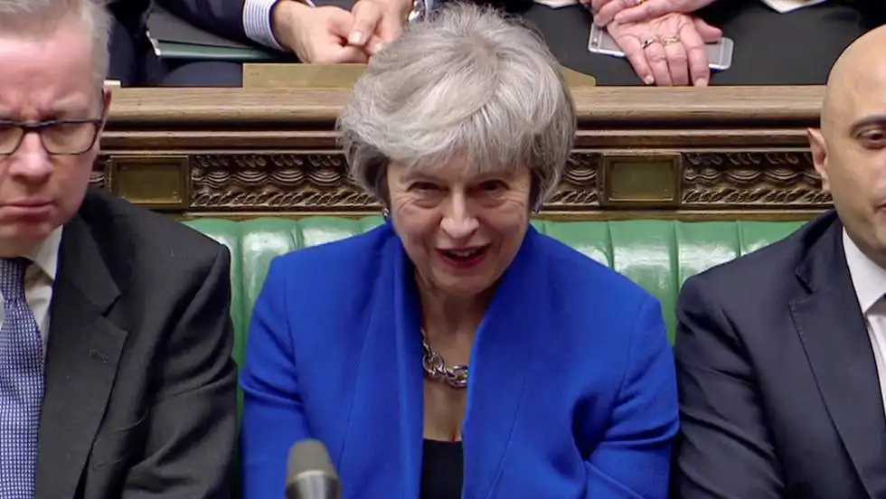 Theresa May superó la moción de censura y seguirá al frente del gobierno del Reino Unido