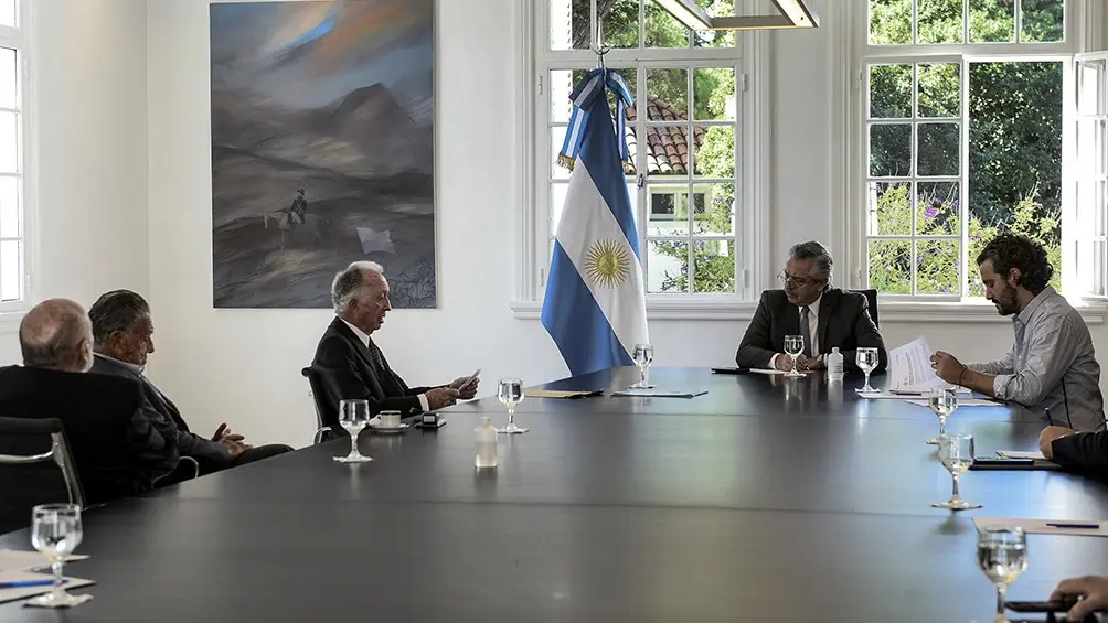 Fernández recibió a la Cámara de Comercio para reactivar al sector