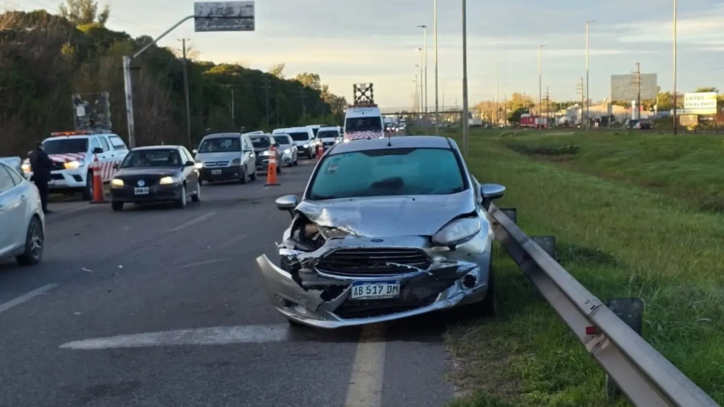 Choque en cadena en la Buenos Aires-La Plata: un motociclista herido y tres vehículos involucrados