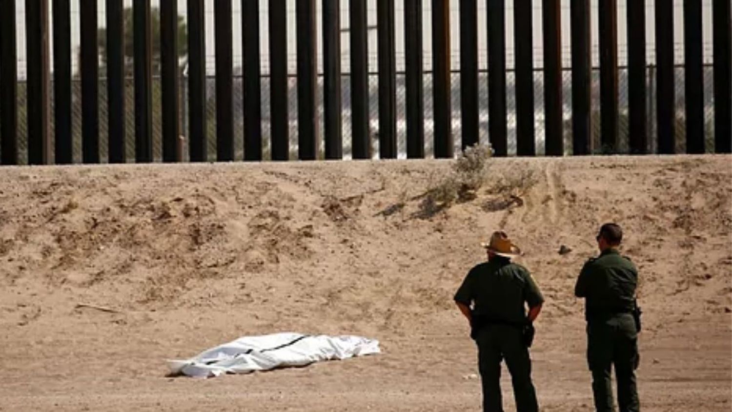 Murió un migrante tras caer del muro fronterizo entre EE.UU. y México