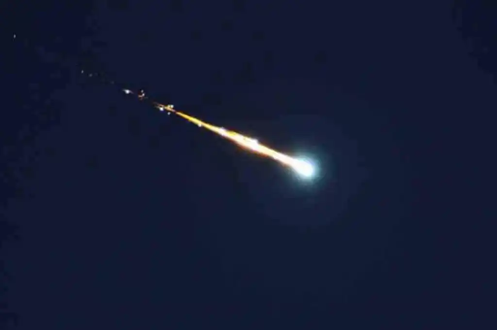 Un meteorito cruzó los cielos de la Patagonia y de Chile. VIDEOS