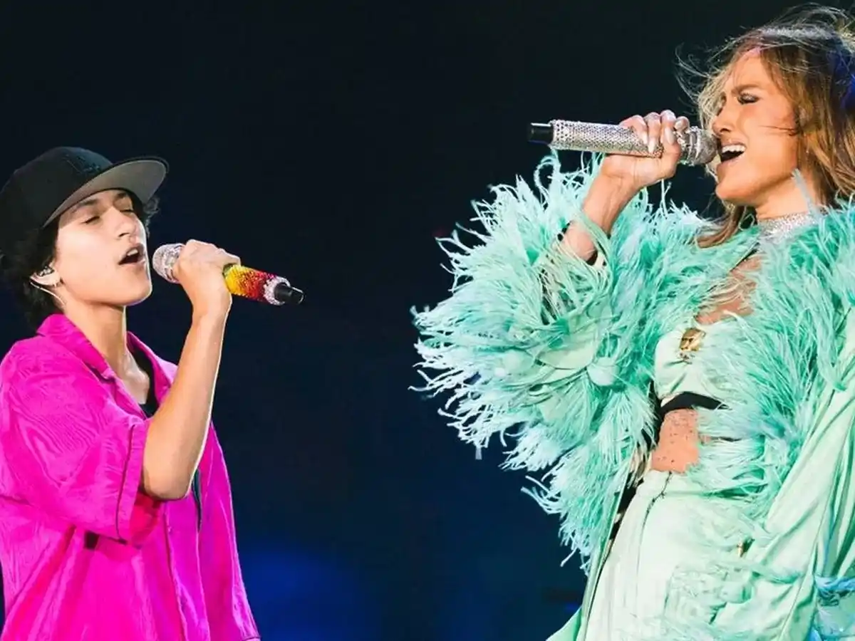 Critican a JLO por tratar a su hija con lenguaje inclusivo durante una presentación