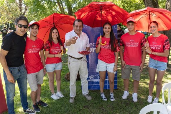 Nahuel Pennisi, Cruzando el Charco y La Nueva Luna en la Fiesta de la Frambuesa