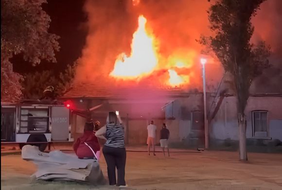 Río Tala: ardieron en llamas el destacamento de Bomberos y la Estación del Ferrocarril