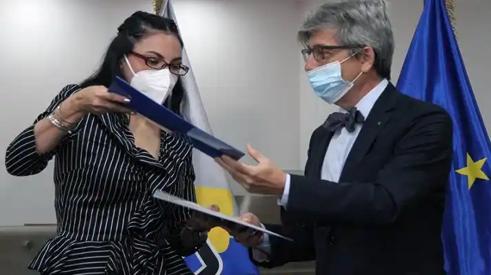 LOS OBSERVADORES SON LIBRES de  hacer lo que quieran el 21N: pero sus opiniones no cuentan ¿Por qué?