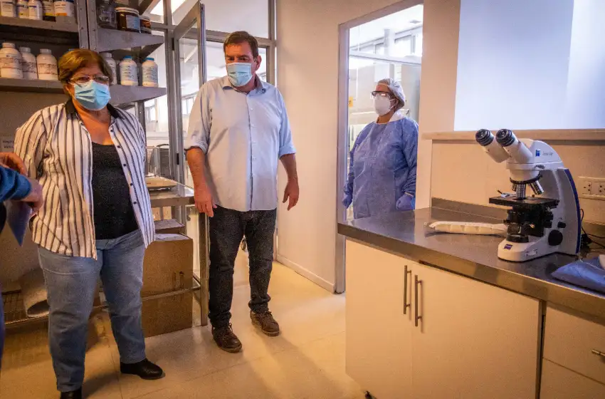 Ya funciona el primer laboratorio municipal para el procesamiento de muestras de COVID-19