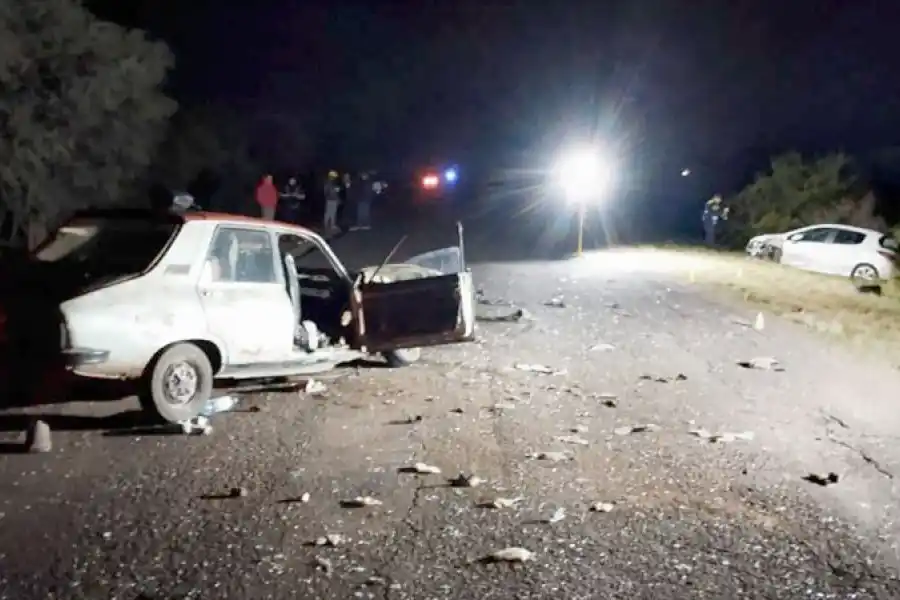 Fatal accidente en Ruta Nº1: conductor de un auto murió tras choque frontal