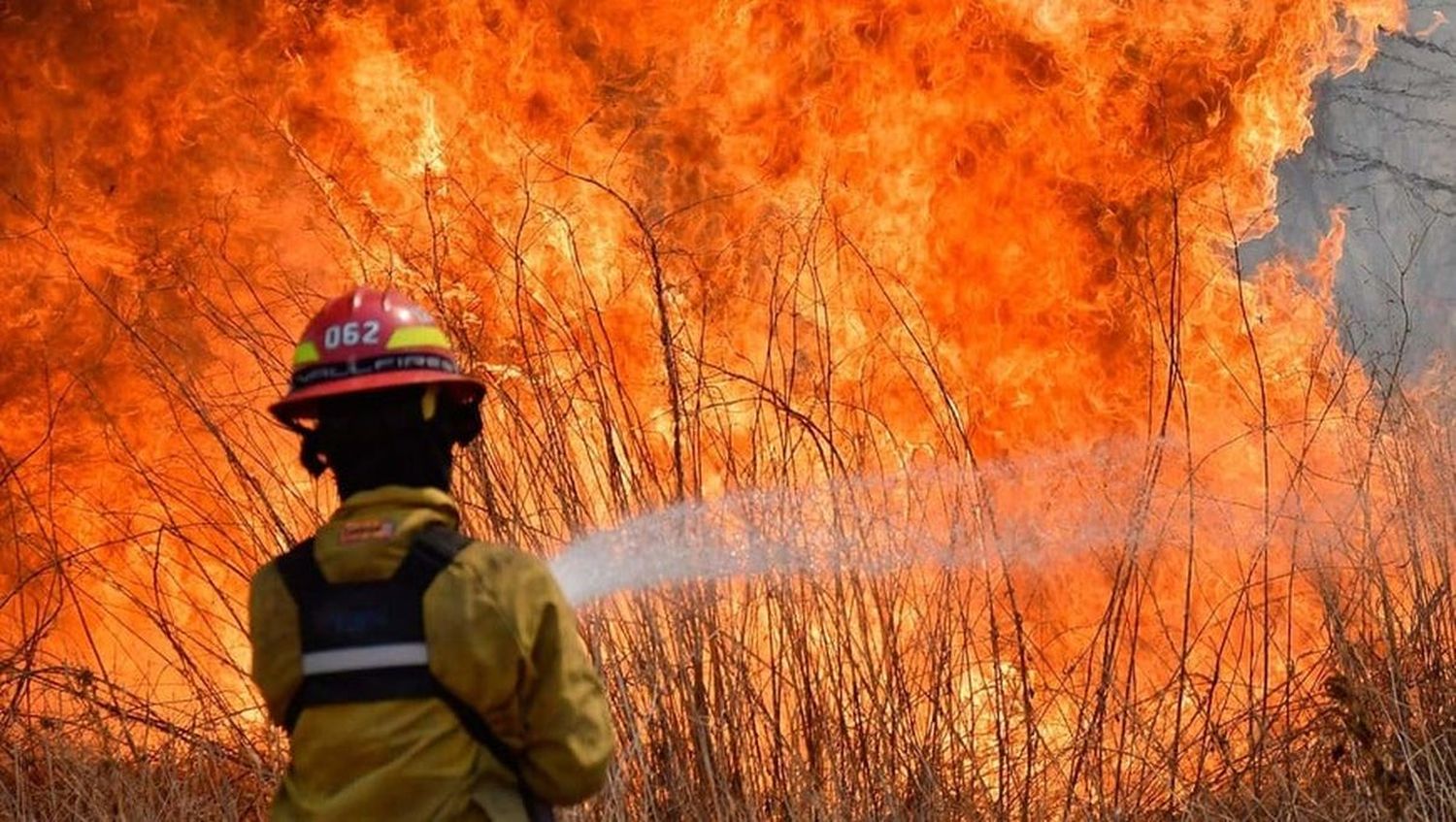 Así lo aseguró a prensa el secretario de Gestión de Riesgo Climático de Córdoba, Claudio Vignetta. “En Cabalango (el perímetro es inestable), Carlos Paz, San Antonio de Arredondo y alrededores se logró contener el fuego. Lo más crítico, la zona de Las 400 viviendas”, mencionó.