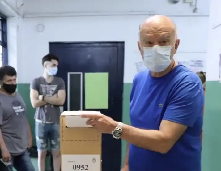 Votó Grindetti y mantuvo su cábala con el diputado Urreli