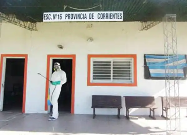 Junta de gobierno de Colonia  Walter Moss limpió sus escuelas