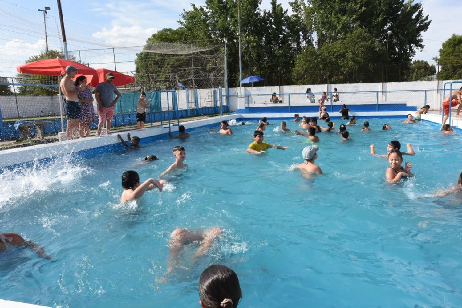 “Jugando en verano”: pileta, deporte y recreación